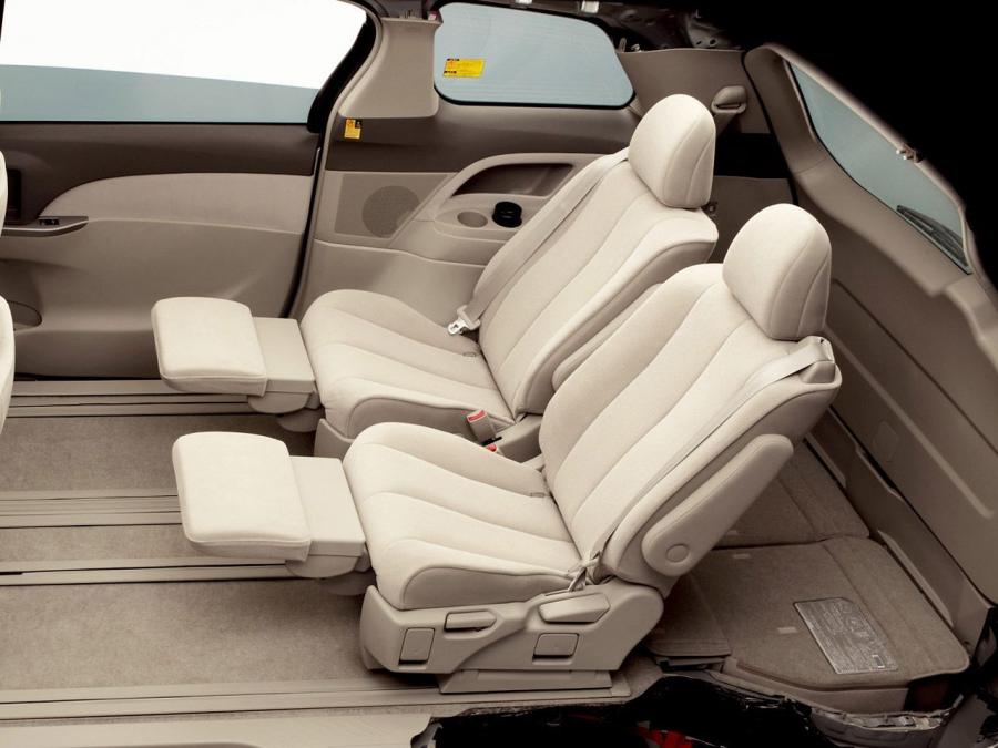  Toyota Estima 2008 года  (фото 2 из 5)